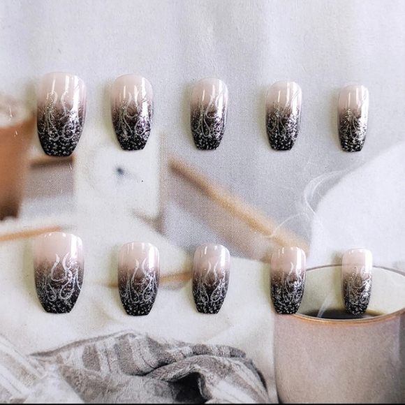 24 Pcs Dark Flame Fake Nails - Picture 3 of 7